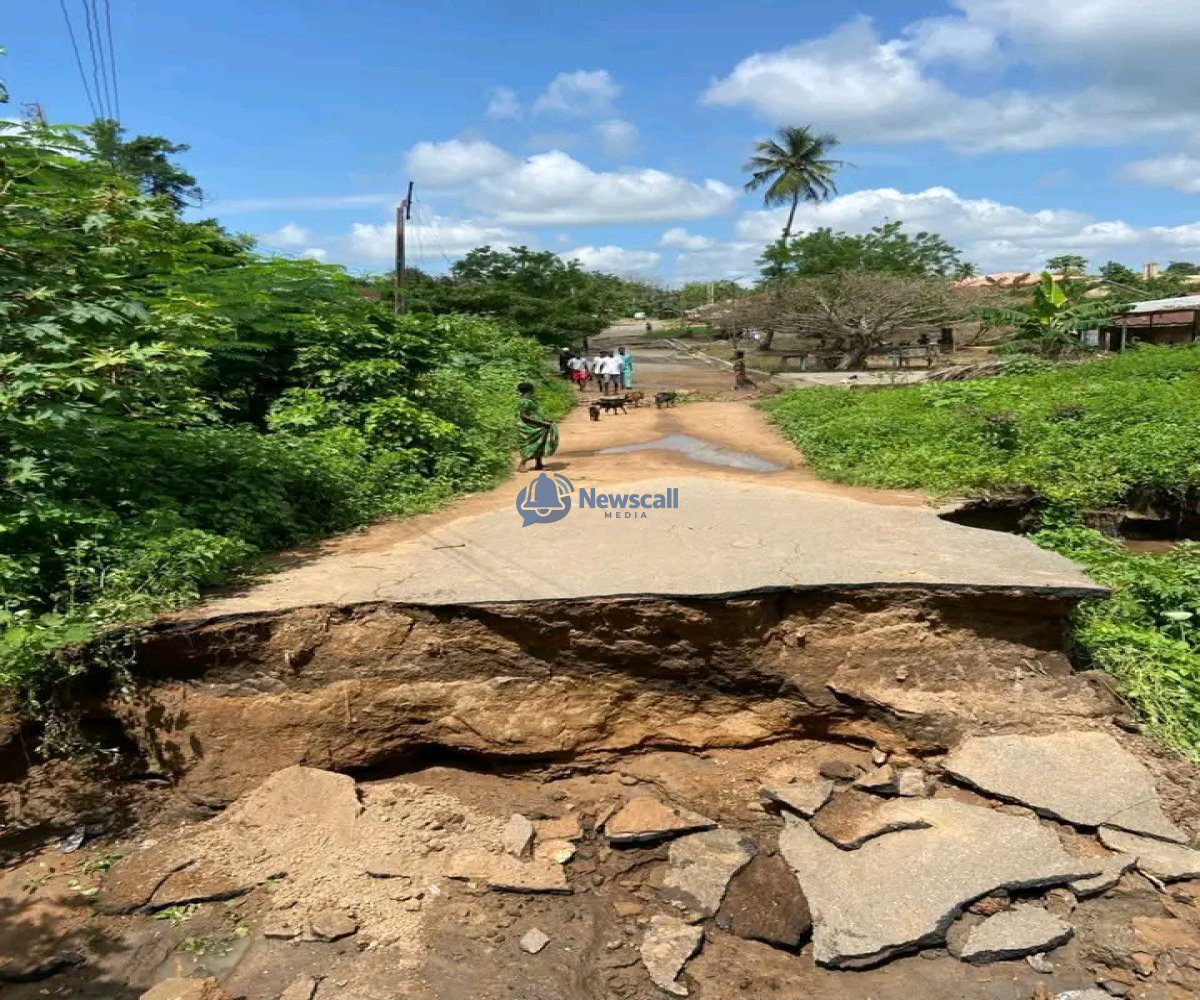 Residents stranded as flood washes away bridge in Oyo [PHOTOS]